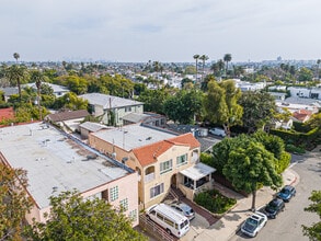 904 N Ogden Dr in West Hollywood, CA - Foto de edificio - Building Photo