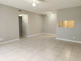 3776 N University Dr in Coral Springs, FL - Building Photo