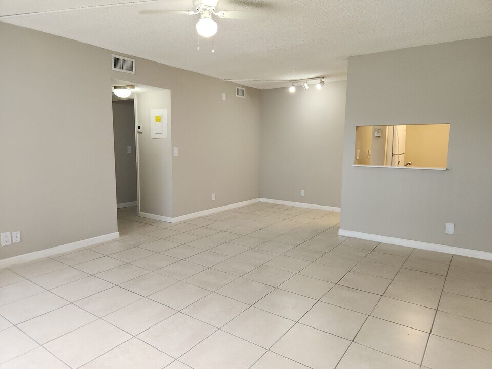 3776 N University Dr in Coral Springs, FL - Building Photo