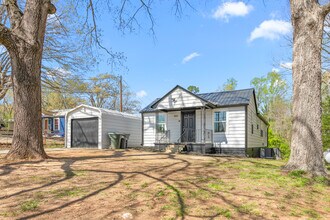 815 Central Falls Rd in Asheboro, NC - Foto de edificio - Building Photo