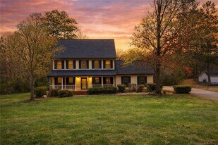 807 Oak Bridge Ln in Fayetteville, GA - Building Photo