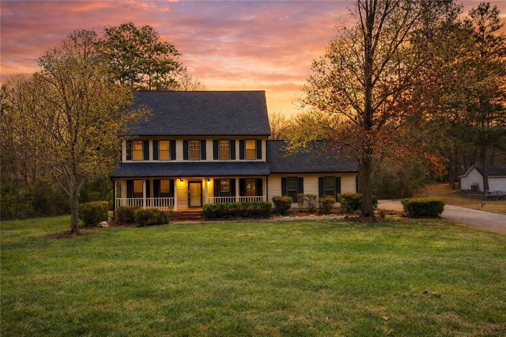 807 Oak Bridge Ln in Fayetteville, GA - Foto de edificio