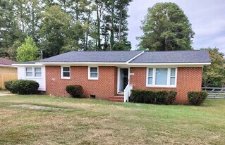 4906 Cottonwood Dr in Fayetteville, NC - Building Photo