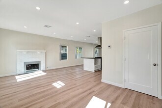 124 N Florence St in Burbank, CA - Building Photo - Building Photo
