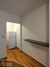 546 W Wellington Ave, Unit 207 in Chicago, IL - Building Photo - Building Photo