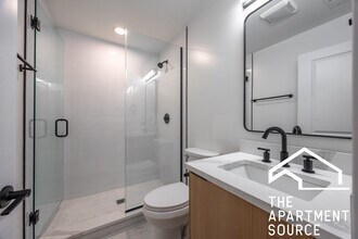 3124 W Logan Blvd, Unit 1R in Chicago, IL - Foto de edificio - Building Photo