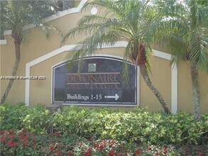 720 SW 111th Ave in Pembroke Pines, FL - Building Photo - Building Photo