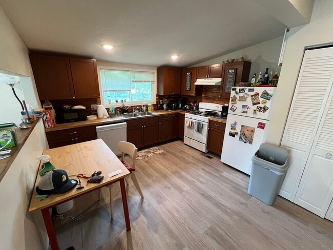 property at 105 E Hill St