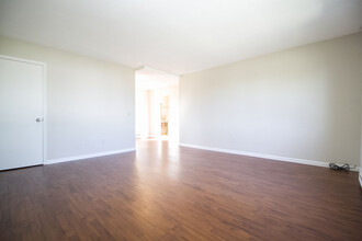 5359 Cresthaven Ln, Unit 3 in Toledo, OH - Foto de edificio - Building Photo