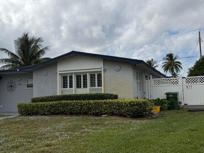 309 Henthorne Dr in Lake Worth Beach, FL - Building Photo - Building Photo