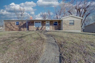 19 Griffin Dr in St. Peters, MO - Building Photo - Building Photo