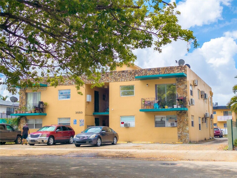3050 NW 21st Ave in Miami, FL - Building Photo