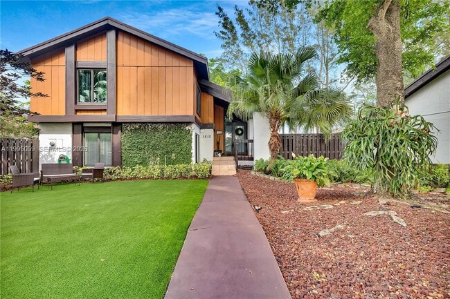 property at 1610 W Sandpiper Cir