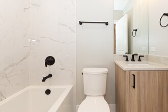 Bissell Apartments in Chicago, IL - Building Photo - Building Photo