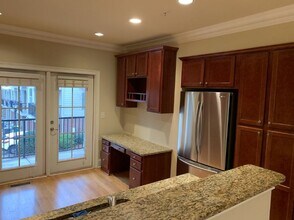 817 Perennial Dr in Sandy Springs, GA - Building Photo - Building Photo