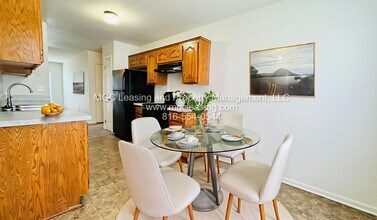 5933 NE 42nd St in Kansas City, MO - Foto de edificio - Building Photo