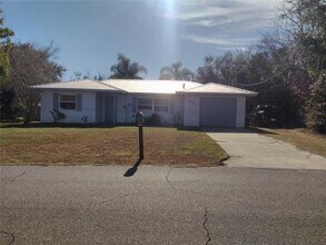 1055 S Cooper Dr in Deltona, FL - Building Photo - Building Photo