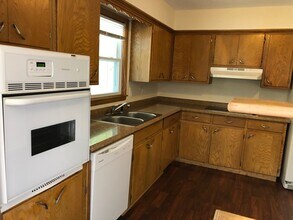 626 33rd Ave in East Moline, IL - Foto de edificio - Building Photo