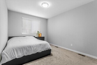 9805 Newburgh Rd in Livonia, MI - Building Photo - Building Photo