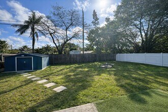 120 S Price St in Lake Worth Beach, FL - Foto de edificio - Building Photo