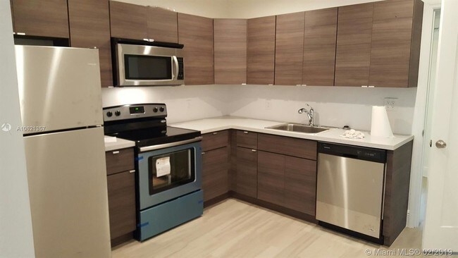 552 NE 61st St-Unit -6 in Miami, FL - Building Photo - Building Photo