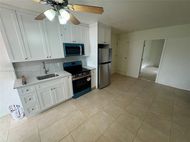 12520 W Randall Park Dr-Unit -0 in Miami, FL - Building Photo - Building Photo