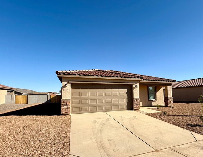 3615 Angelina Dr in Kingman, AZ - Foto de edificio - Building Photo