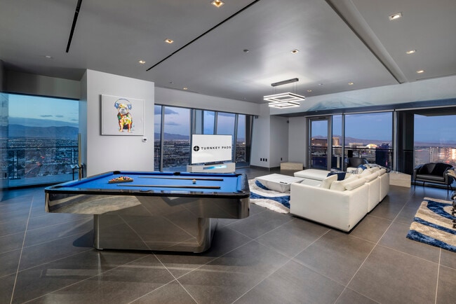 4381 W Flamingo Rd in Las Vegas, NV - Building Photo - Building Photo
