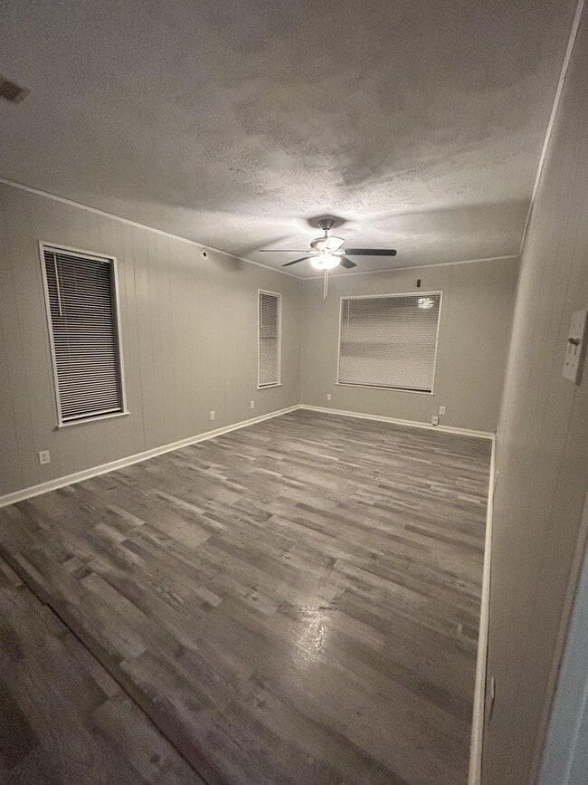 property at 33 Fairfield Dr