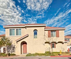 5348 N Alumni Ln in San Bernardino, CA - Building Photo