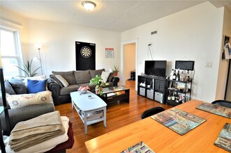 94 Montebello Rd, Unit 3 in Boston, MA - Building Photo - Building Photo