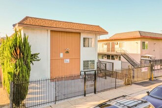 14121 Calvert St in Van Nuys, CA - Building Photo - Primary Photo