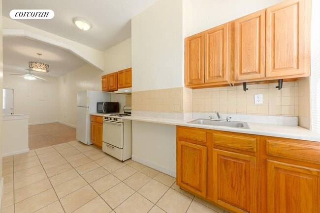 23-11 41st St in Queens, NY - Building Photo - Building Photo