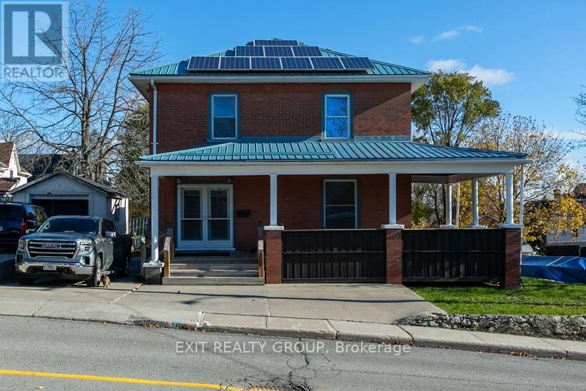 337 Dufferin Ave in Quinte West, ON - Building Photo