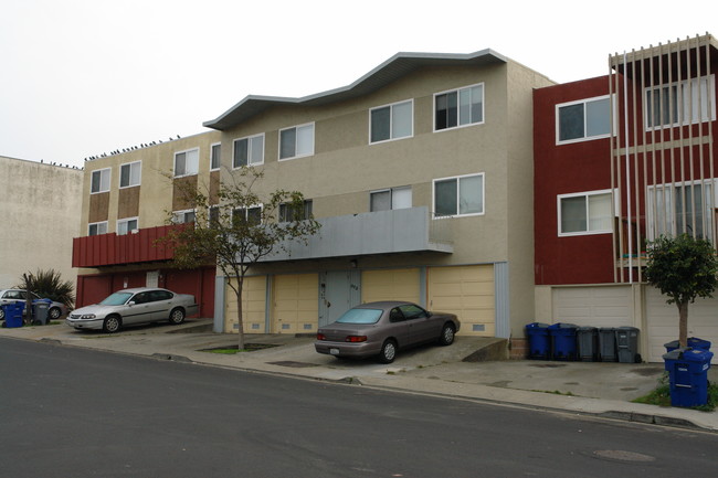 372 Susie Way in South San Francisco, CA - Foto de edificio - Building Photo