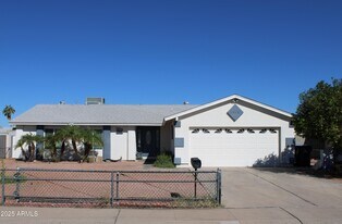 4046 E Hidalgo Ave in Phoenix, AZ - Building Photo