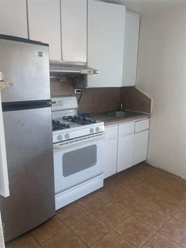 87-16 260th St in Queens, NY - Building Photo - Building Photo