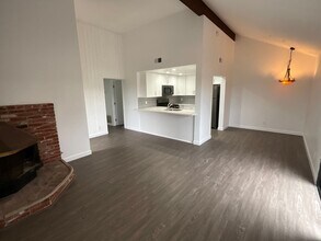 996 Hygeia Ave in Encinitas, CA - Building Photo - Building Photo