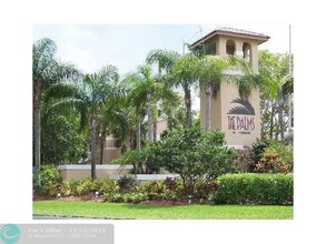 315 Palm Cir E in Pembroke Pines, FL - Building Photo - Building Photo