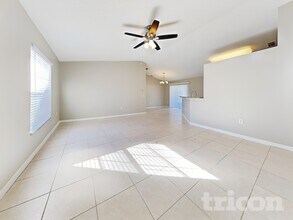 1194 Algoma St in Deltona, FL - Foto de edificio - Building Photo