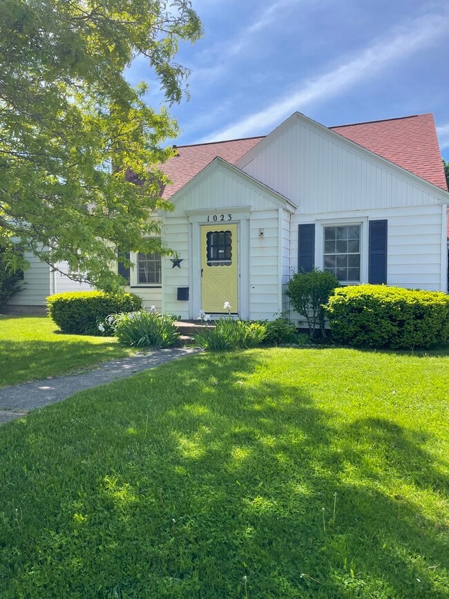 property at 1023 W Ridge Rd