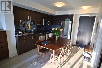 17 Anndale Dr in Toronto, ON - Building Photo - Building Photo
