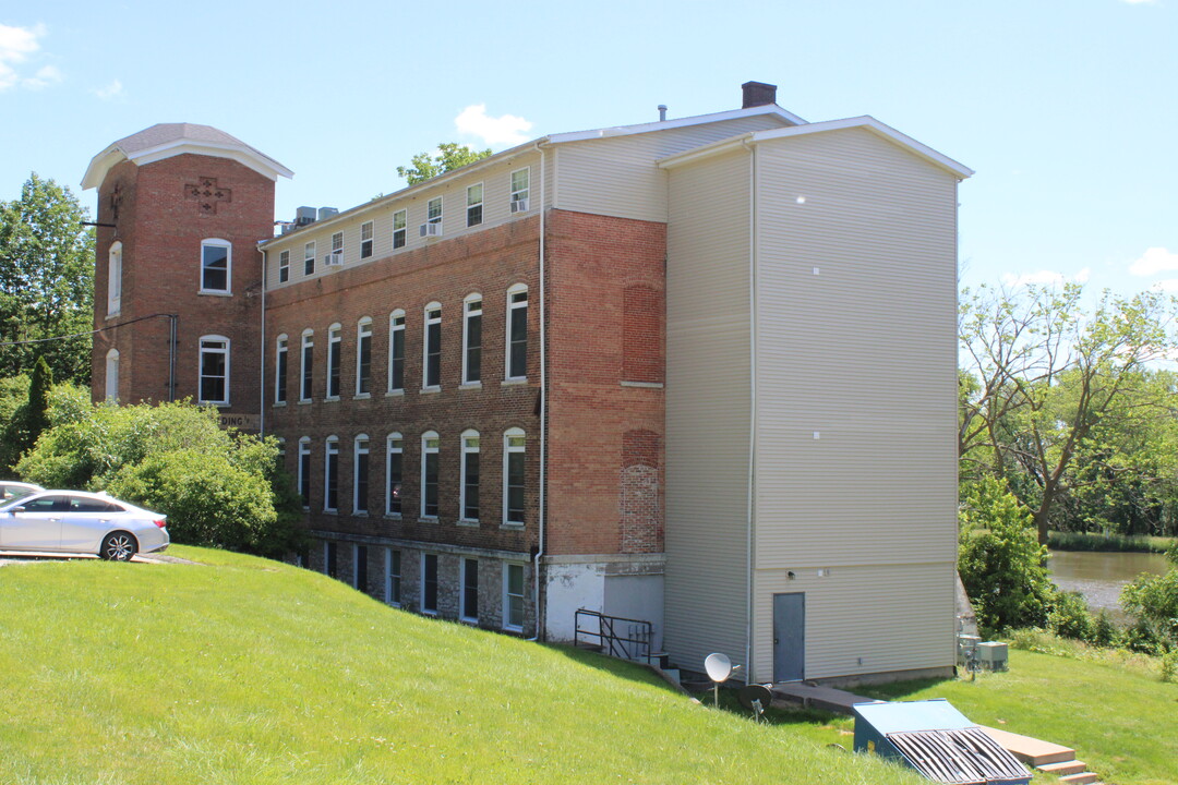 Cotton Mill Apartments in Rock Island, IL - Building Photo