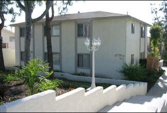 La Veranda in Vista, CA - Building Photo - Building Photo