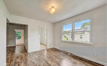 1718 Mc Millan St in Jacksonville, FL - Building Photo - Building Photo