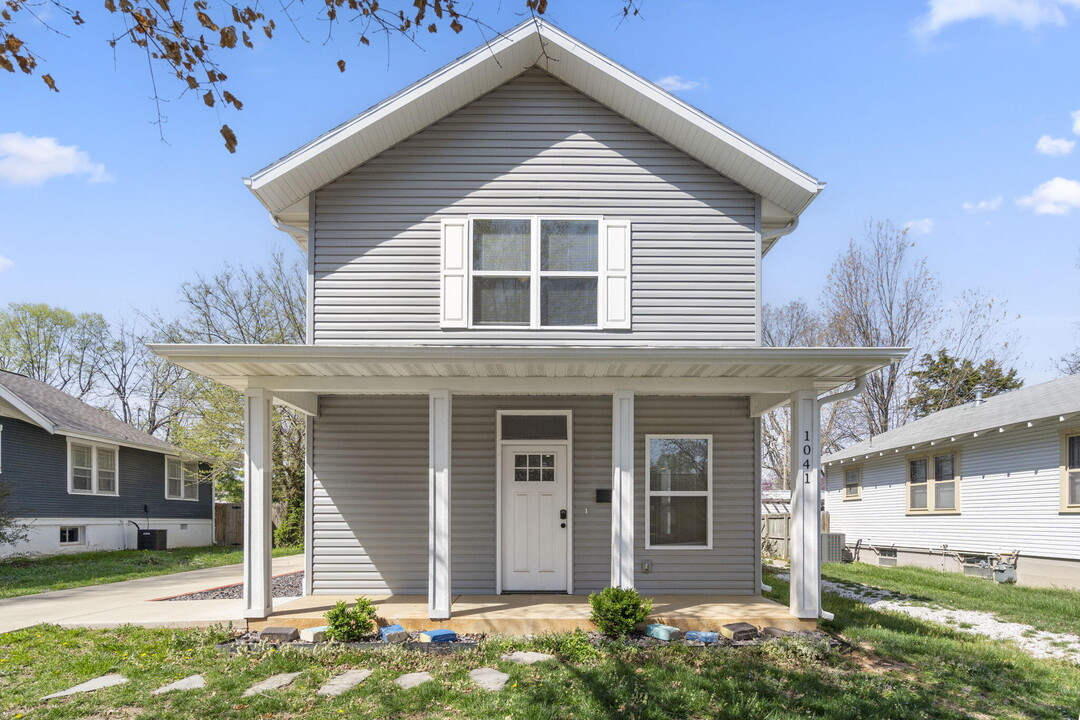 1041 E Delmar St in Springfield, MO - Building Photo