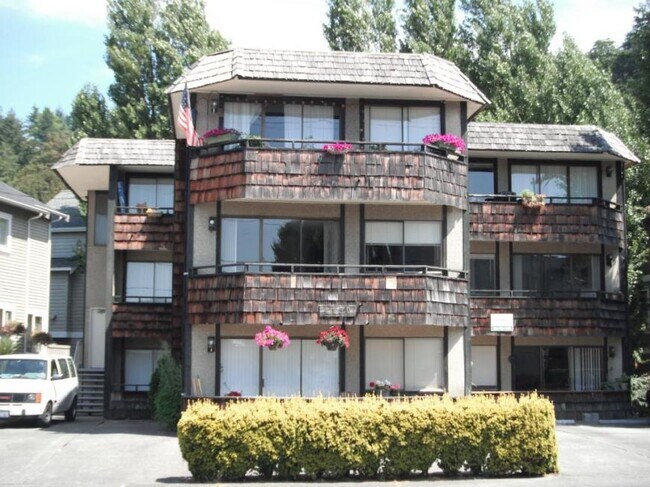 4150 Beach Dr SW in Seattle, WA - Foto de edificio - Building Photo