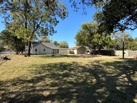 201 S Pearl St in Trenton, TX - Foto de edificio - Building Photo