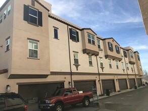 555 W Foothill Blvd in Glendora, CA - Building Photo - Building Photo