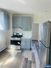 176 Shaw St, Unit 3 in Garfield, NJ - Building Photo - Building Photo
